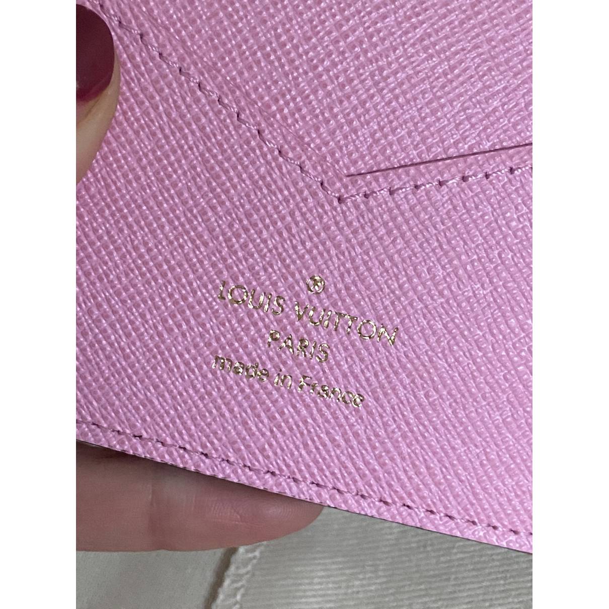 louis vuitton passport holder pink