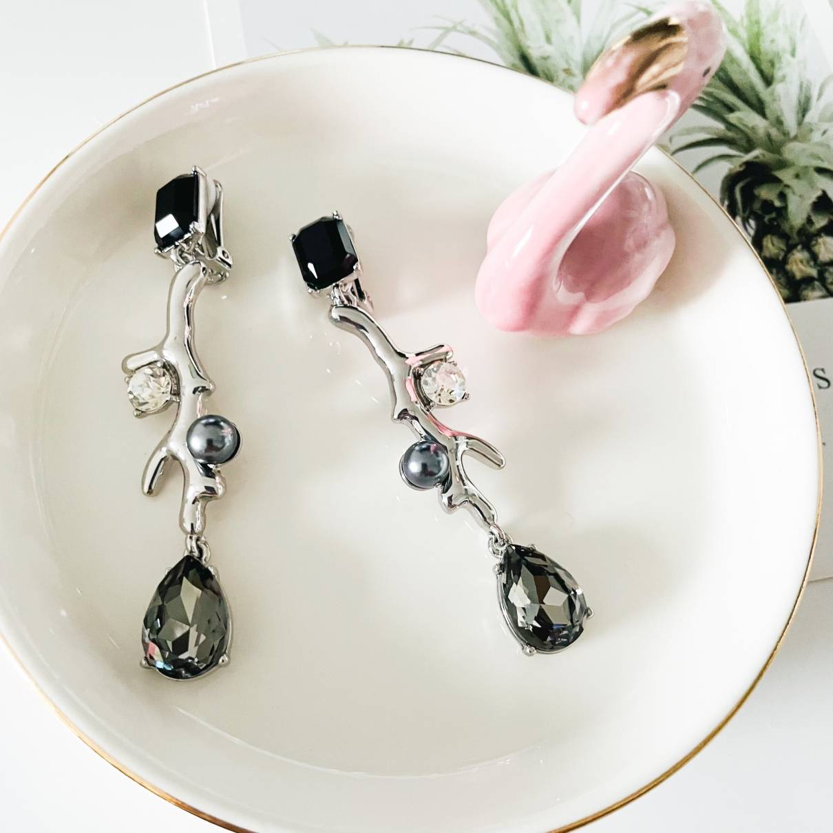 Buy Oscar De La Renta Pearl earrings online