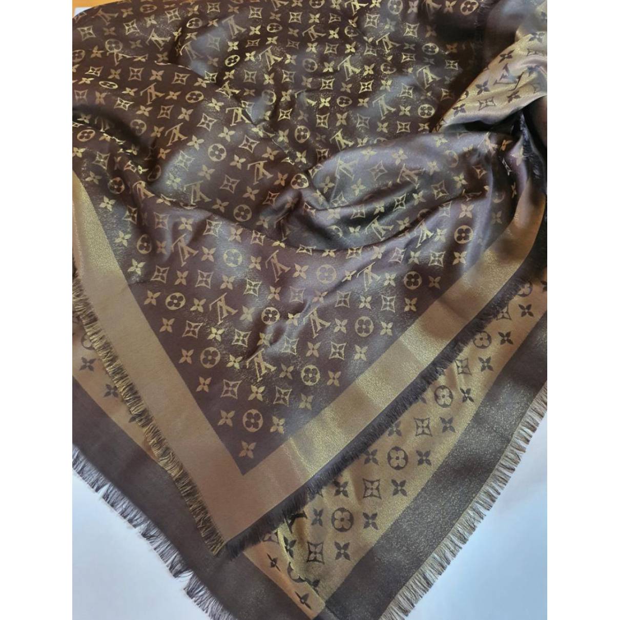Châle monogram shine silk scarf Louis Vuitton Multicolour in Silk - 30689716