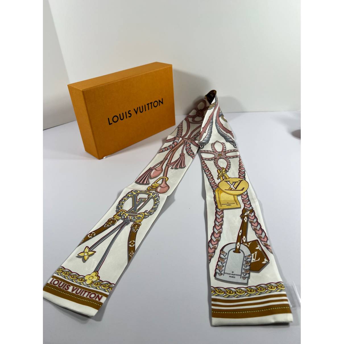 Silk scarf Louis Vuitton Multicolour in Silk - 21883695
