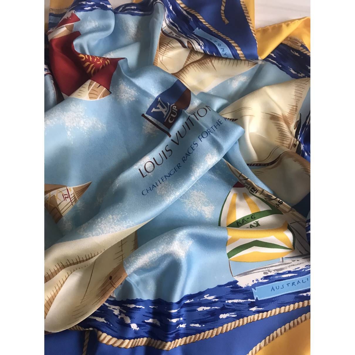 Silk neckerchief Louis Vuitton Multicolour in Silk - 31247589