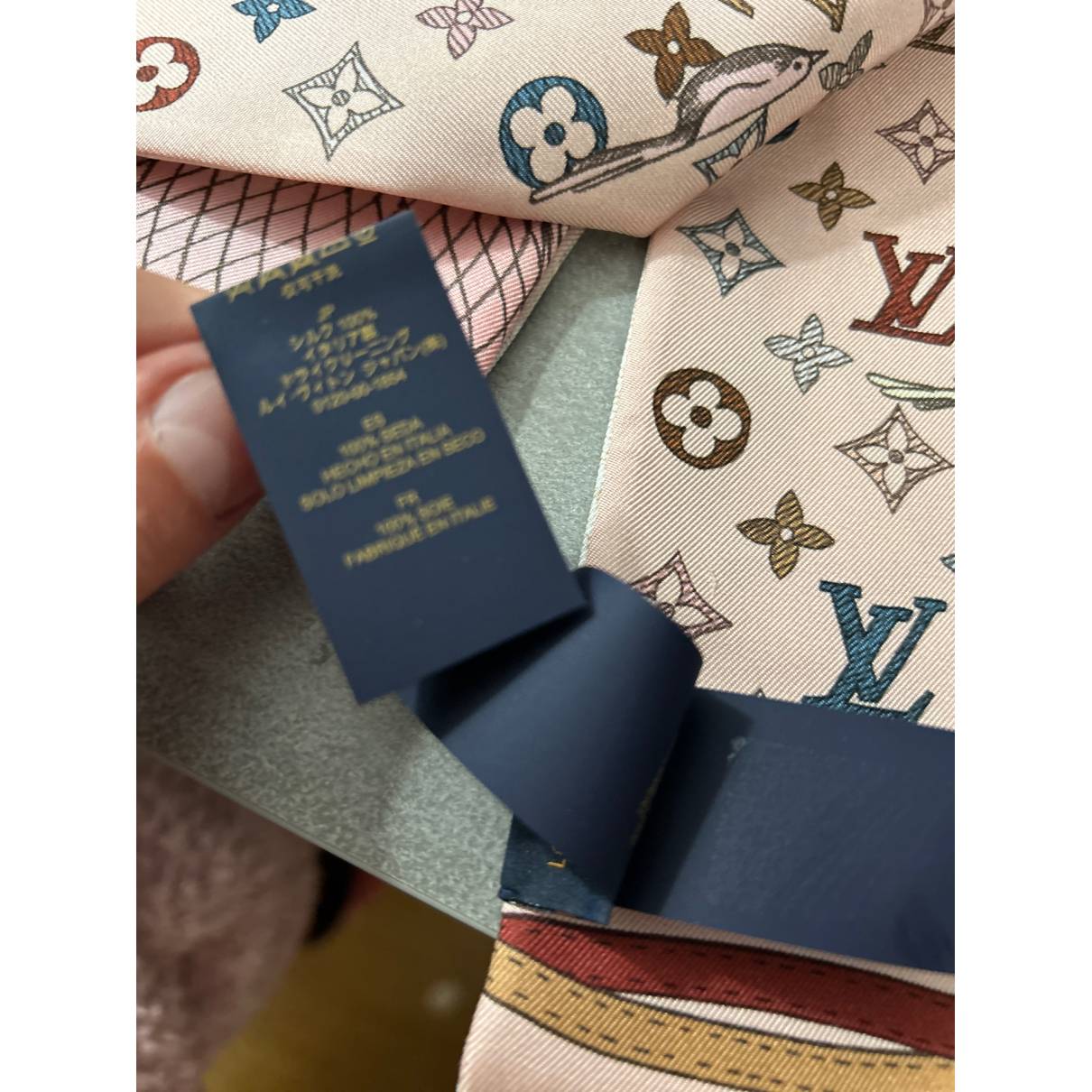 Silk scarf Louis Vuitton Multicolour in Silk - 30871618