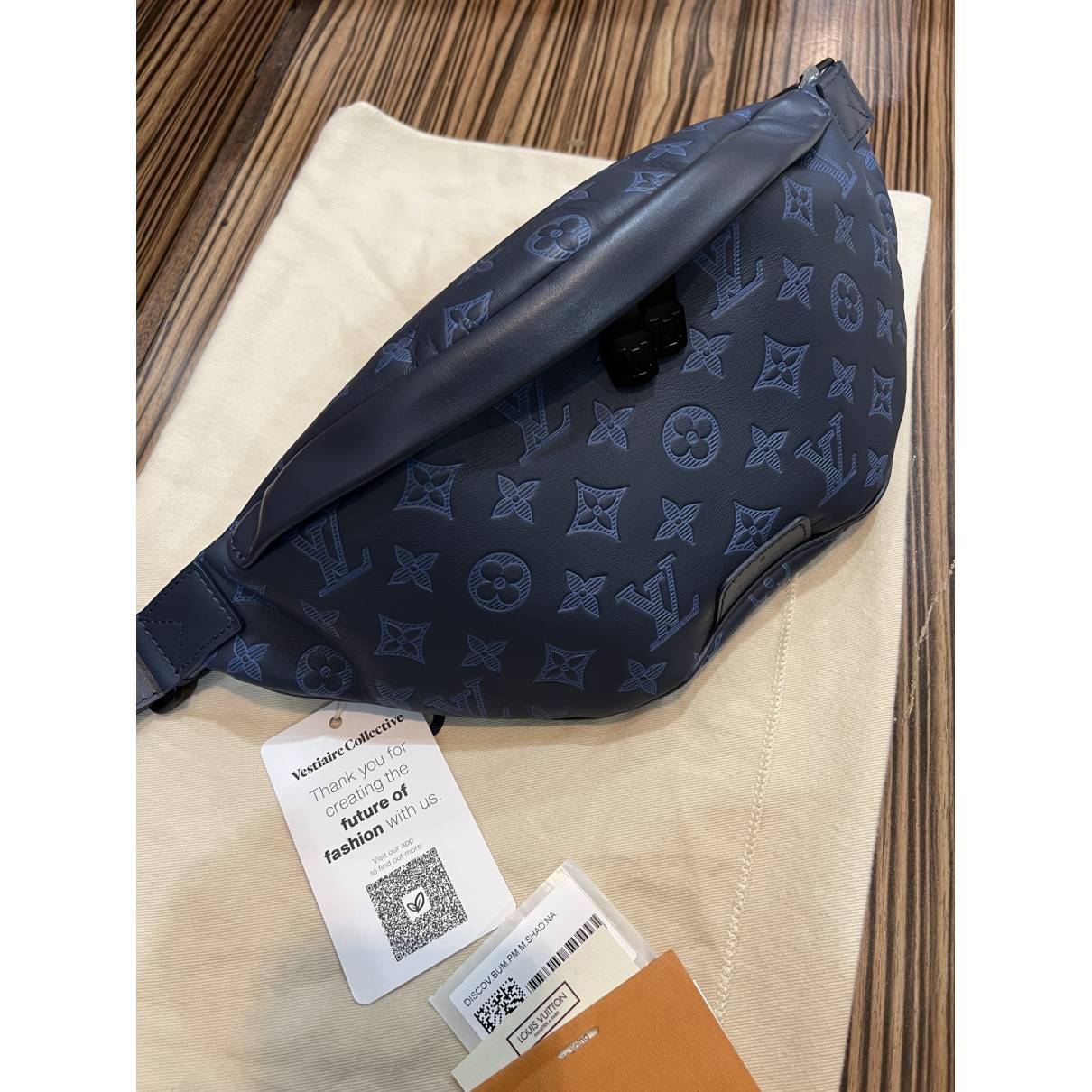 Bum bag / sac ceinture leather handbag Louis Vuitton Blue in Leather -  28004497