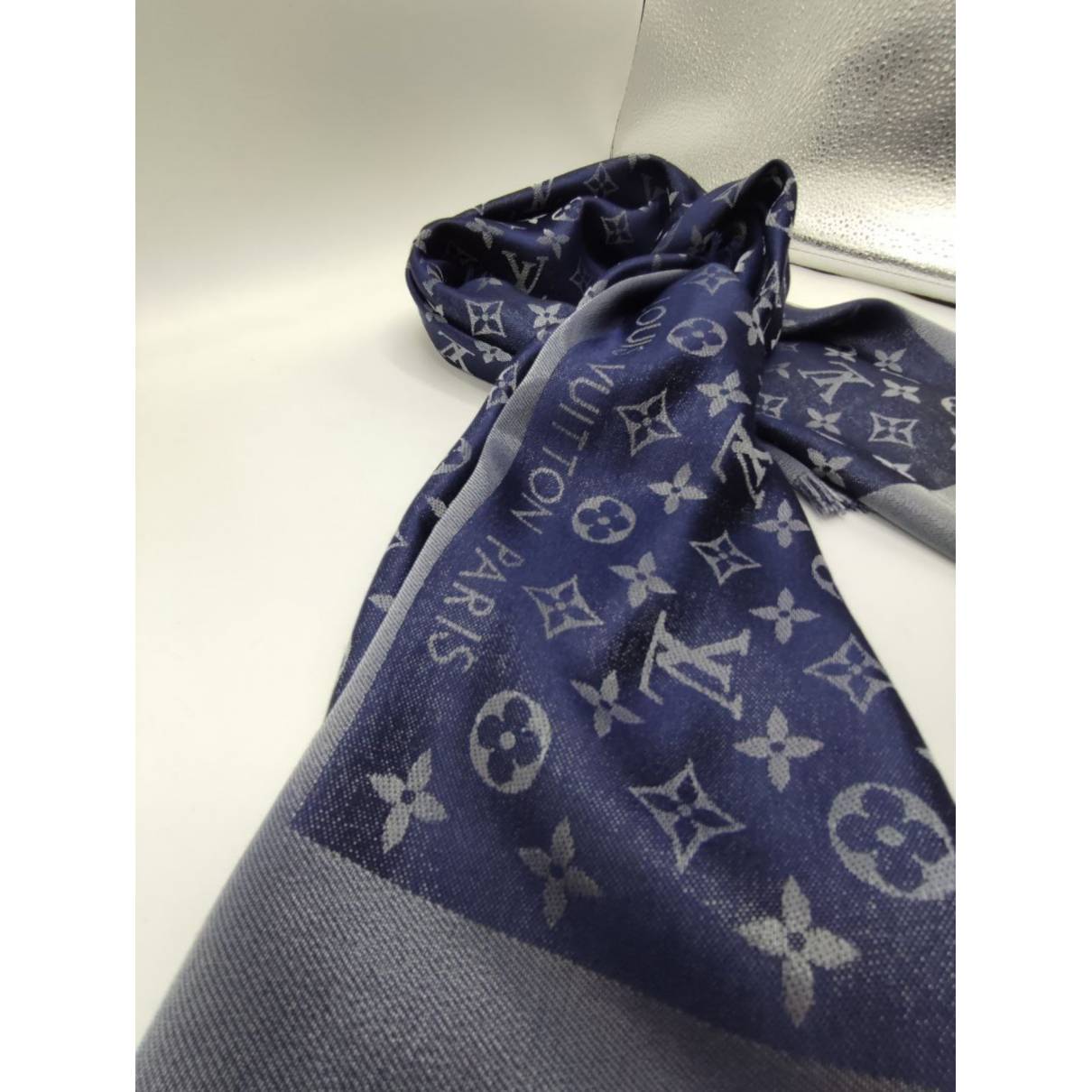 Châle monogram shine silk scarf Louis Vuitton Navy in Silk - 37284794