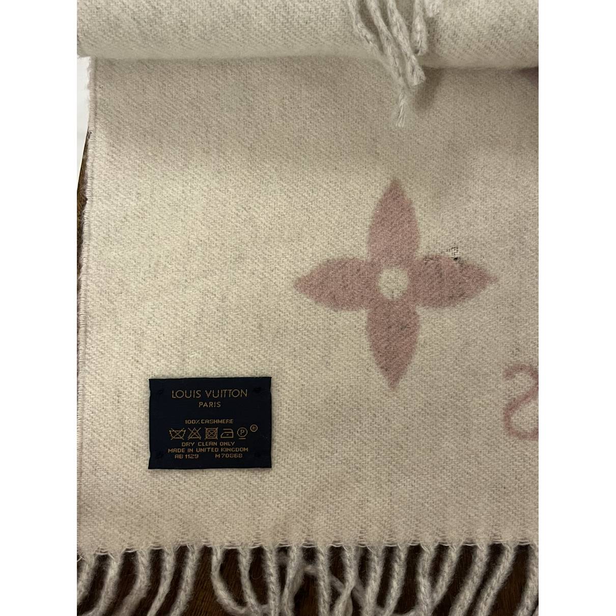 Louis Vuitton - Authenticated Reykjavik Scarf - Cashmere Pink For Woman, Good Condition