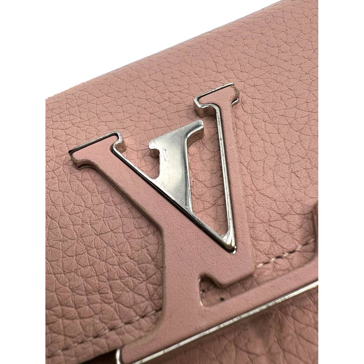Louis Vuitton - Authenticated Capucines Wallet - Leather Pink Plain for Women, Very Good Condition