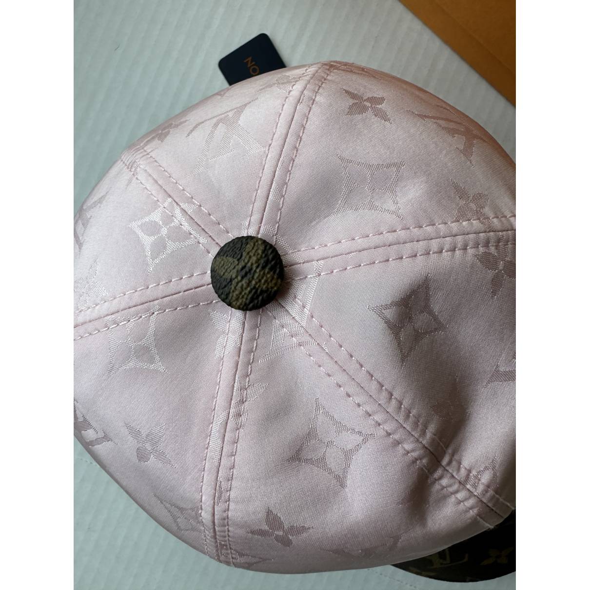 Leather cap Louis Vuitton Pink size M International in Leather
