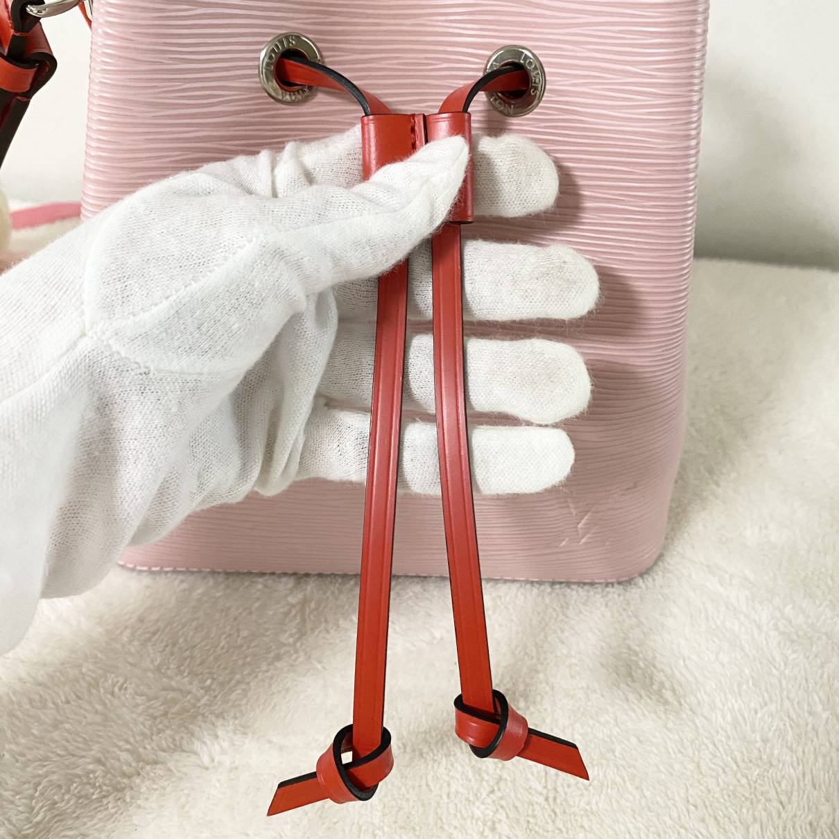 Louis Vuitton - Authenticated Néonoé Bb Handbag - Leather Pink Plain for Women, Very Good Condition