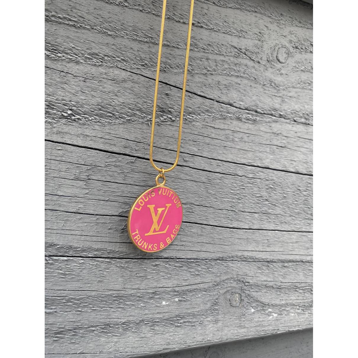 Monogram necklace Louis Vuitton Pink in Metal - 37366349