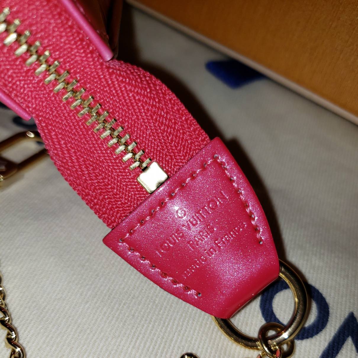 Pochette accessoire patent leather handbag Louis Vuitton Pink in Patent  leather - 26253630