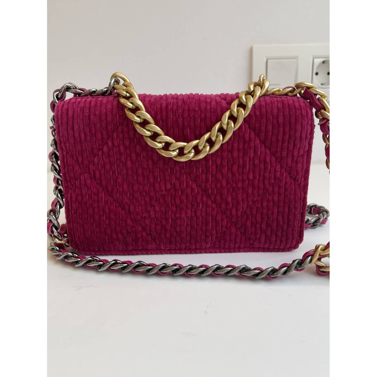 Chanel - Authenticated Wallet on Chain Chanel 19 Handbag - Velvet Pink Plain for Women, Never Worn