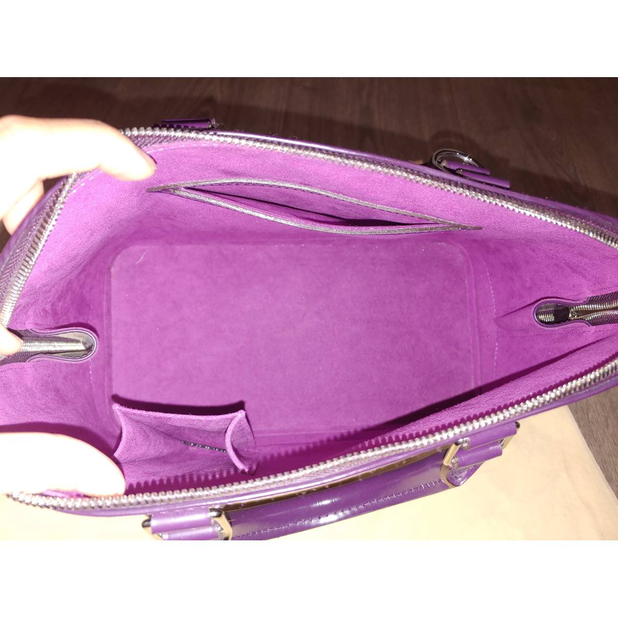 Leather tote Louis Vuitton Purple in Leather - 28010733