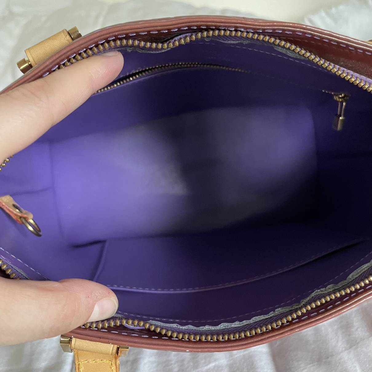 Patent leather handbag Louis Vuitton Purple in Patent leather