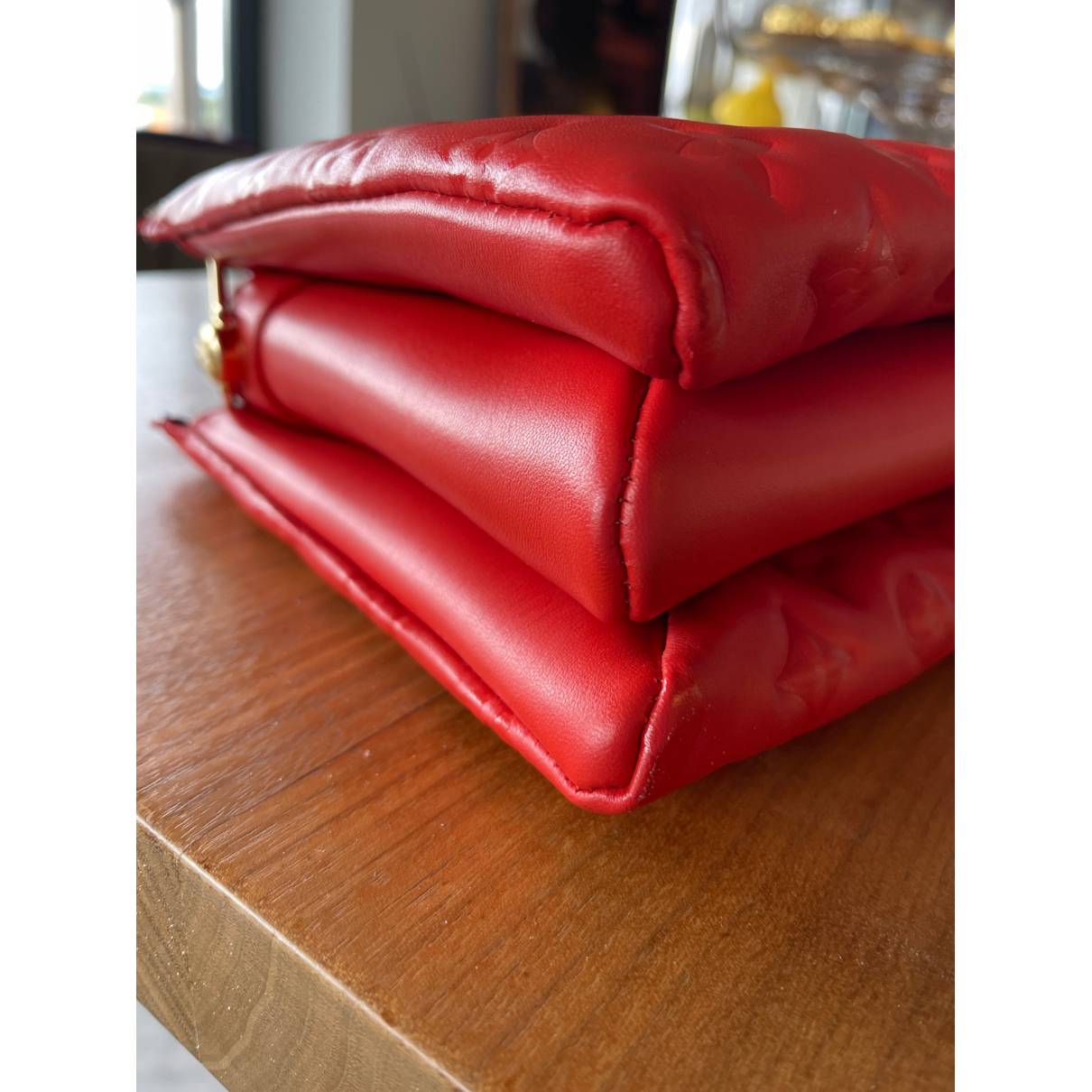 lv coussin red