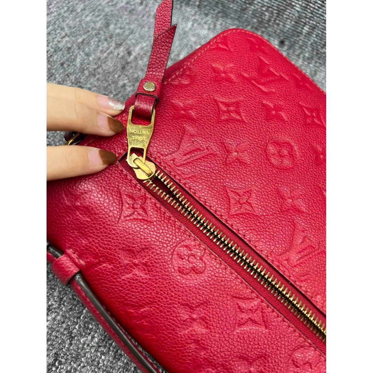 Louis Vuitton Metis Leather Handbag