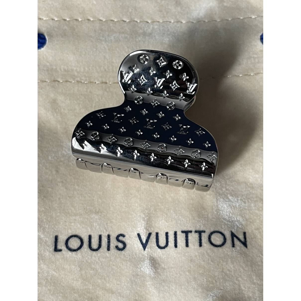Louis Vuitton MONOGRAM 2022 SS Nanogram hair clip (M00566)