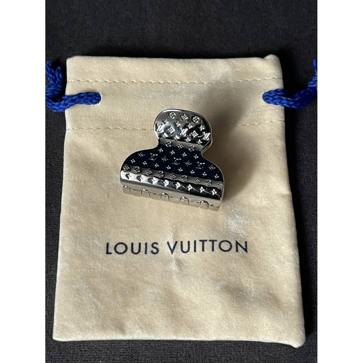 Shop Louis Vuitton MONOGRAM 2022 SS Nanogram hair clip (M00565) by