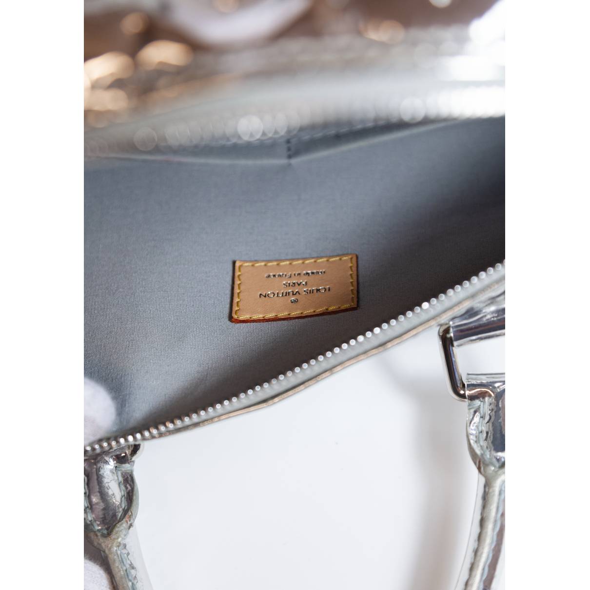 Speedy handbag Louis Vuitton Silver in Synthetic - 15703311