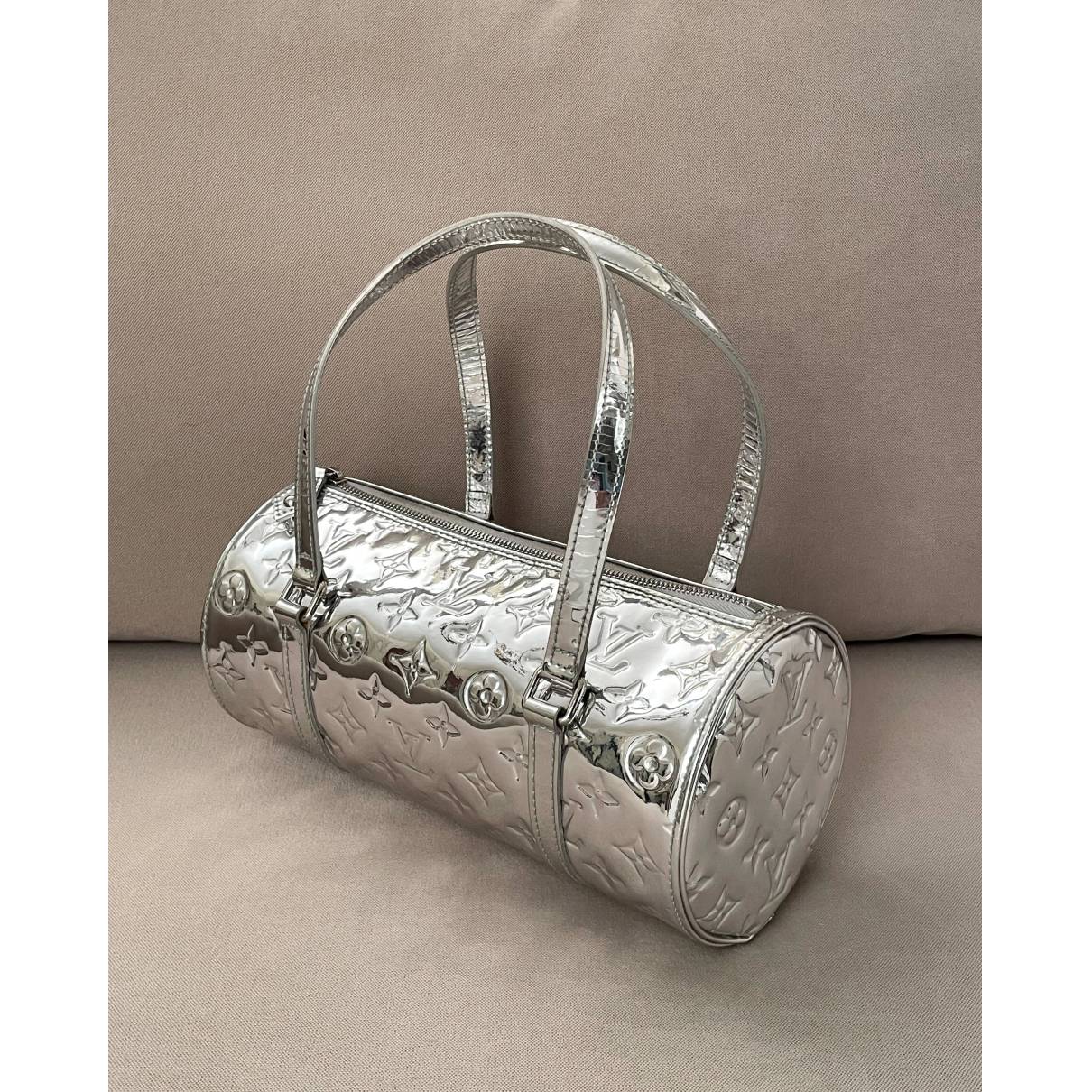 Louis Vuitton - Authenticated Papillon Handbag - Silver Plain for Women, Very Good Condition