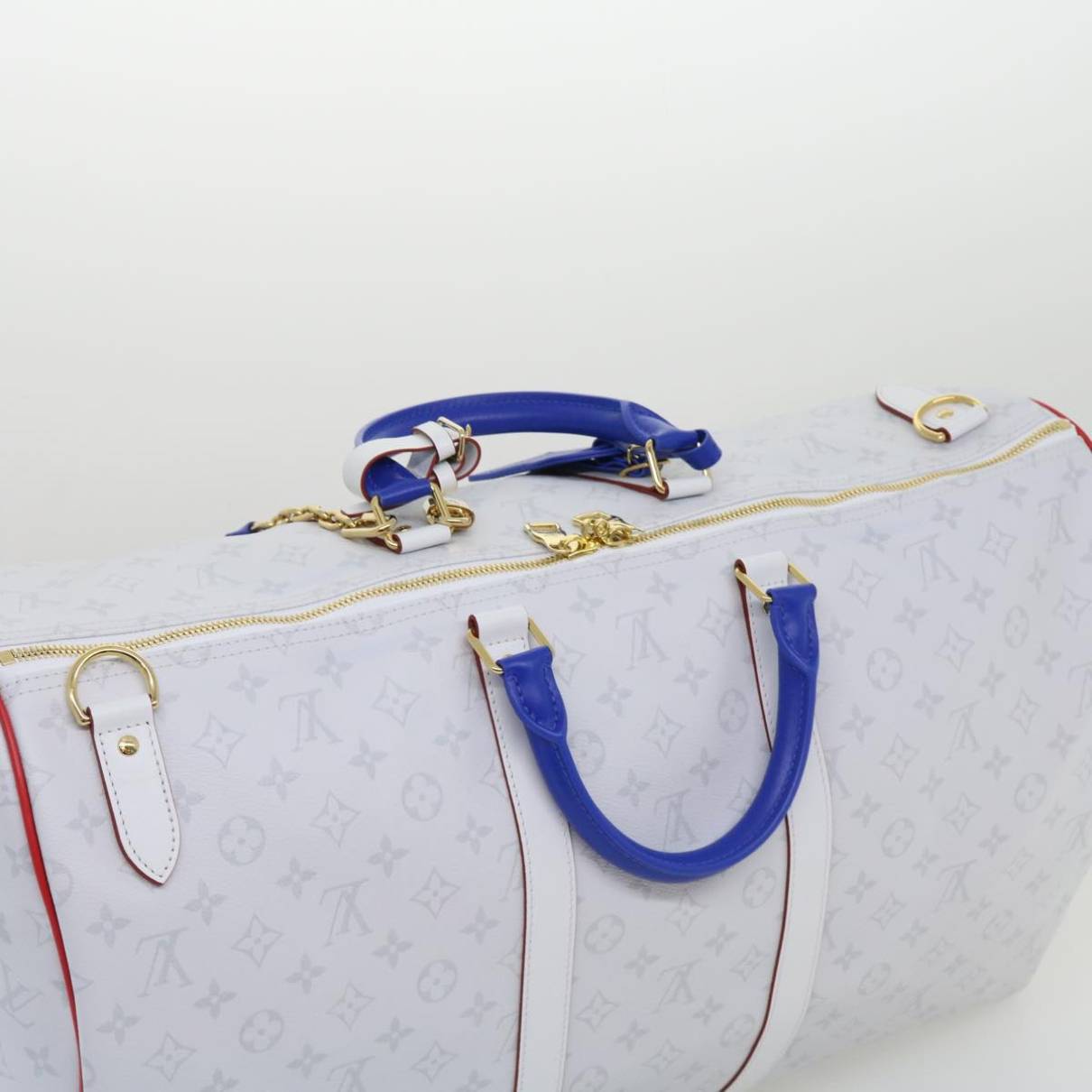 Cloth travel bag Louis Vuitton White in Cloth - 28535258