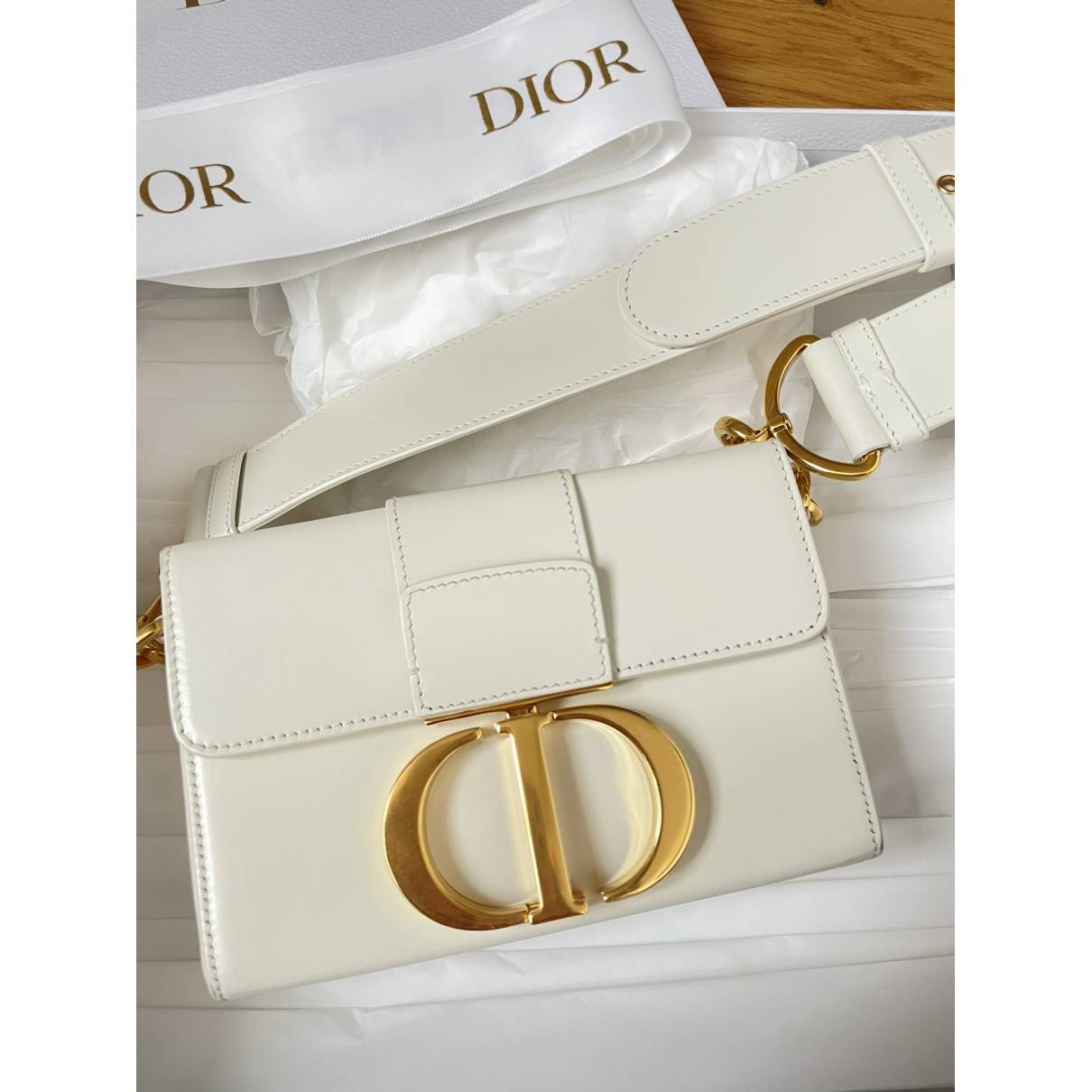 30 montaigne box leather crossbody bag Dior White in Leather