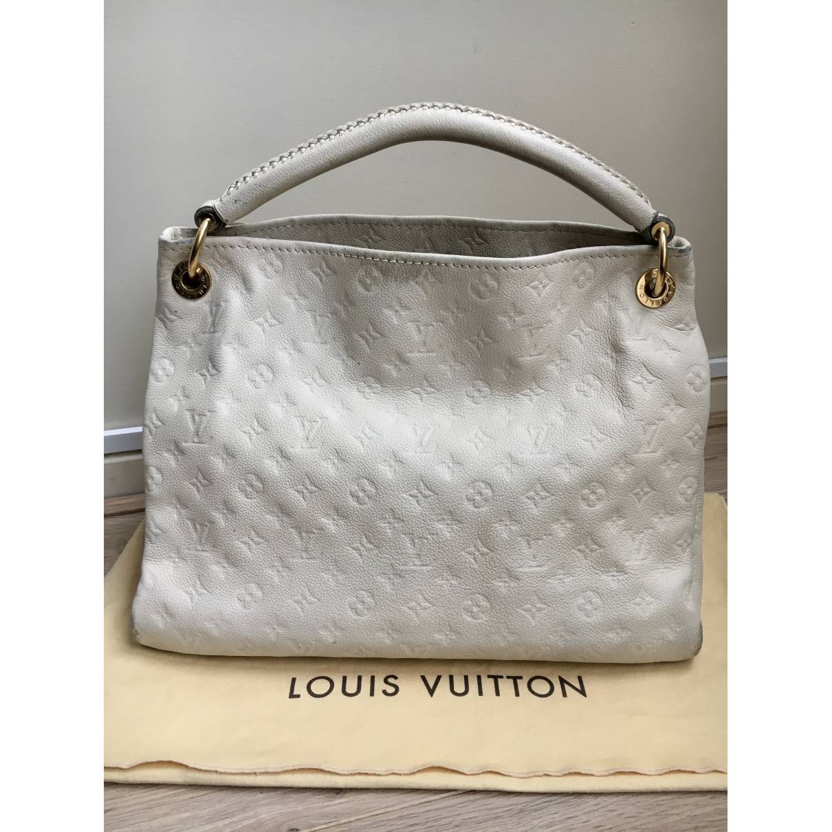 Artsy leather handbag Louis Vuitton White in Leather - 27558298