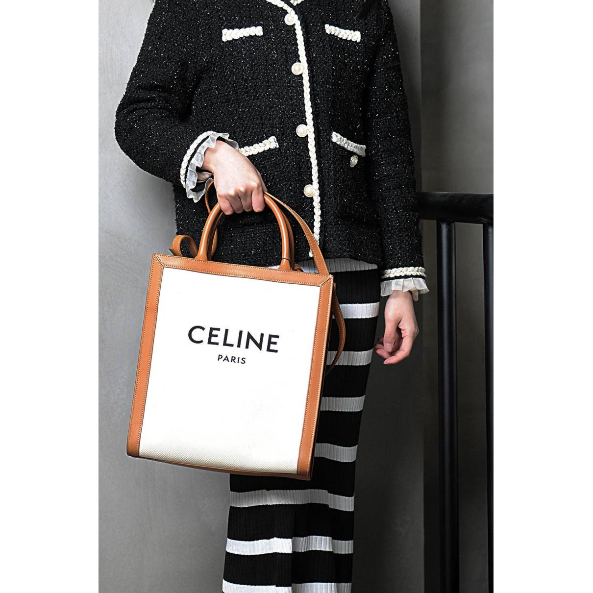Celine - Authenticated Cabas Vertical Handbag - Leather White Plain for Women, Very Good Condition