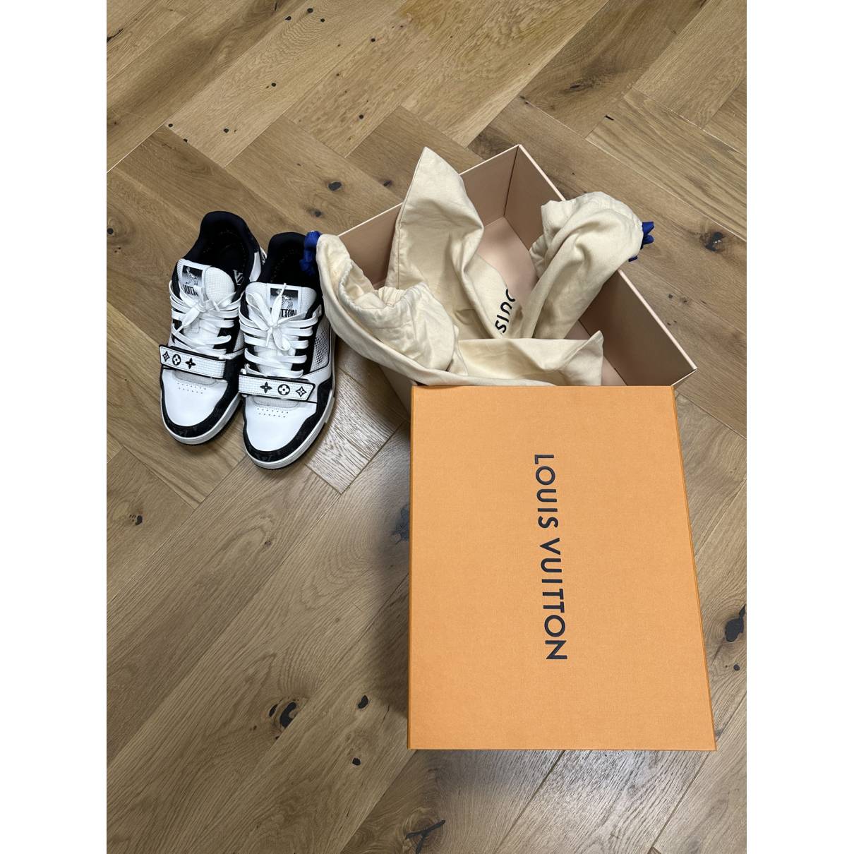 Lv trainer leather low trainers Louis Vuitton White size 8 UK in