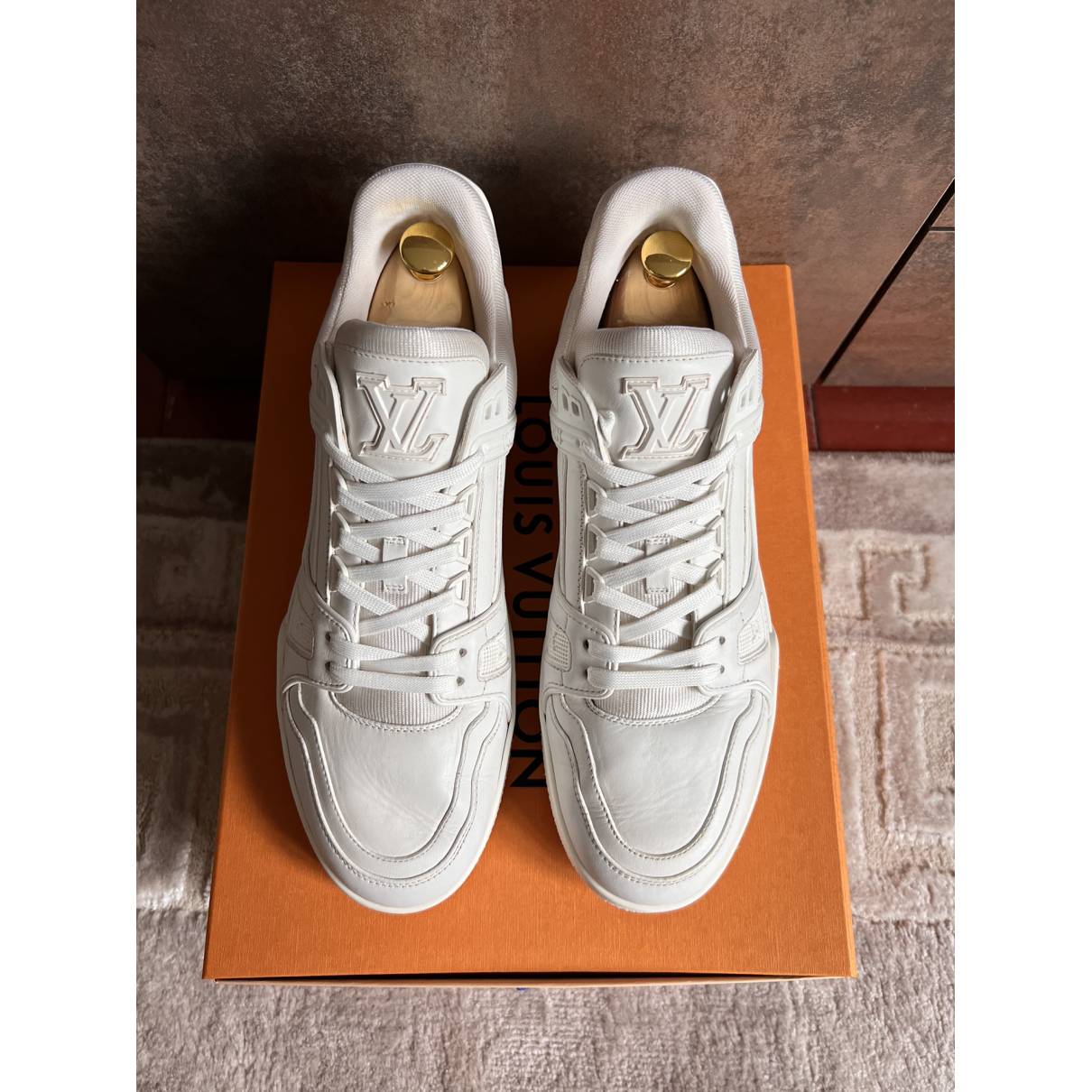 Lv trainer leather low trainers Louis Vuitton White size 44 EU in Leather -  23895648