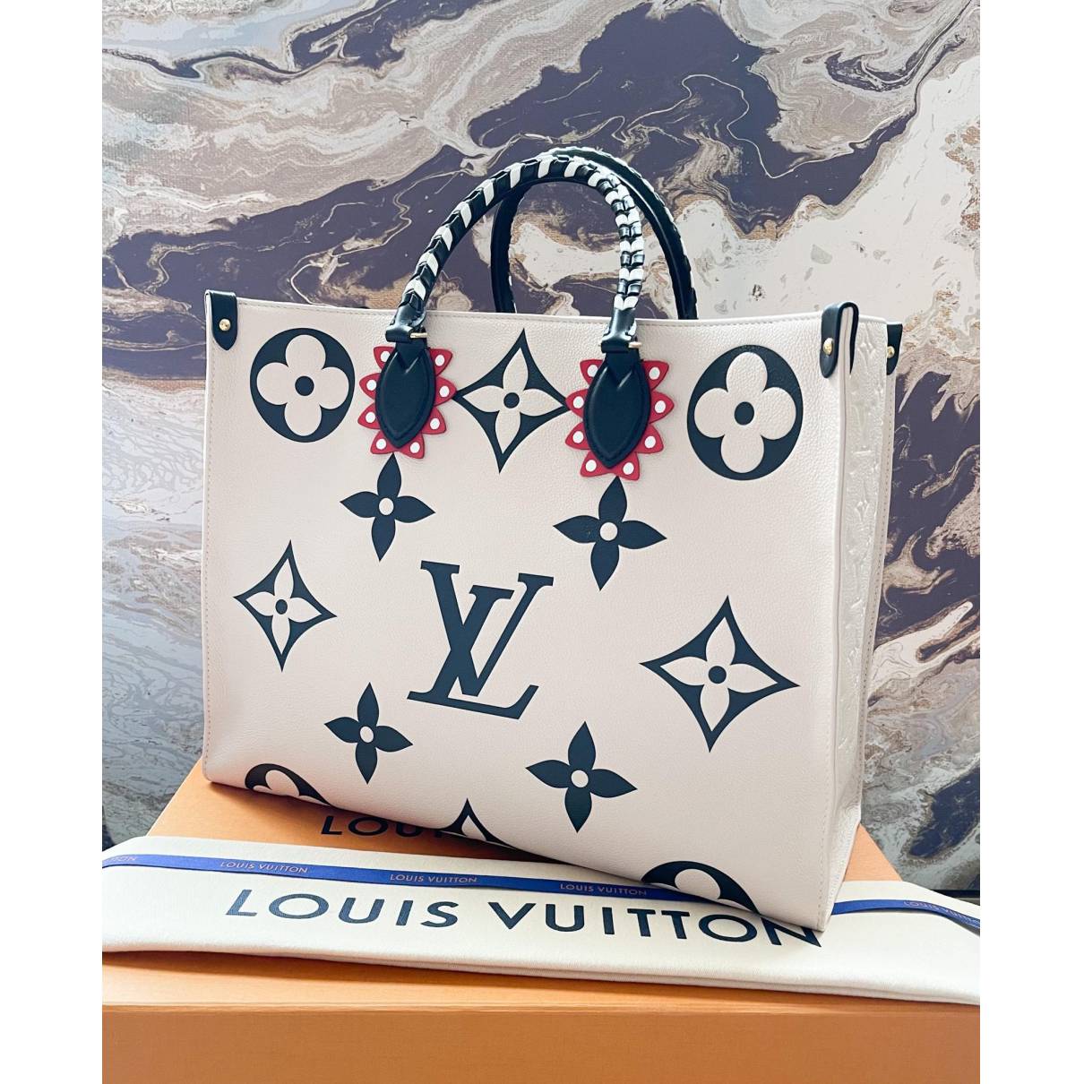 Onthego handbag Louis Vuitton White in Cotton - 34656132