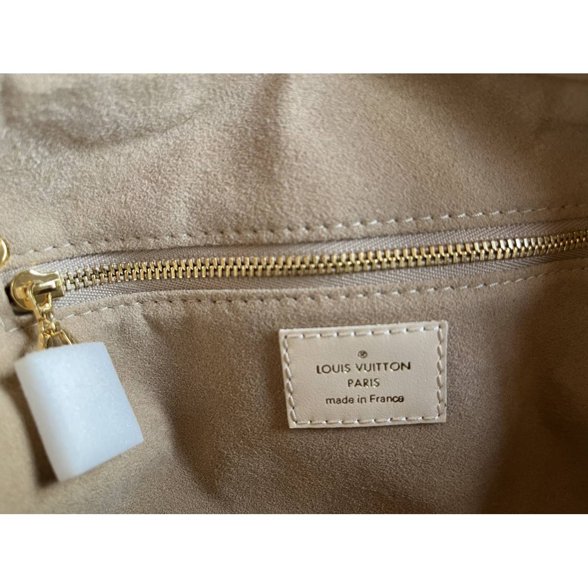 Petite malle souple leather handbag Louis Vuitton White in Leather