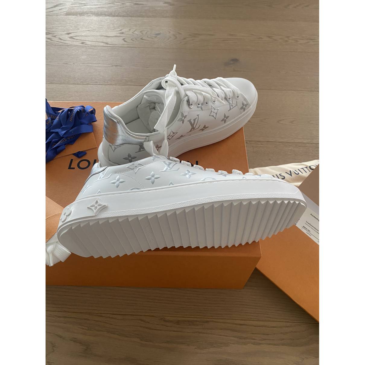 Time out leather trainers Louis Vuitton White size 39.5 EU in Leather -  35606421
