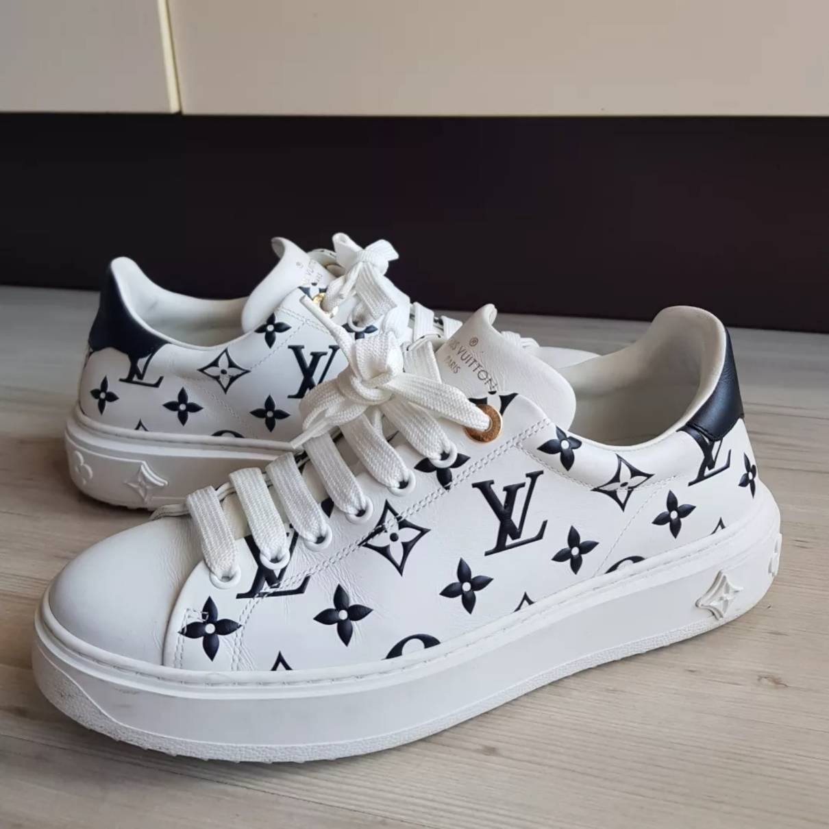 Time out leather trainers Louis Vuitton White size 38 IT in Leather -  31344087