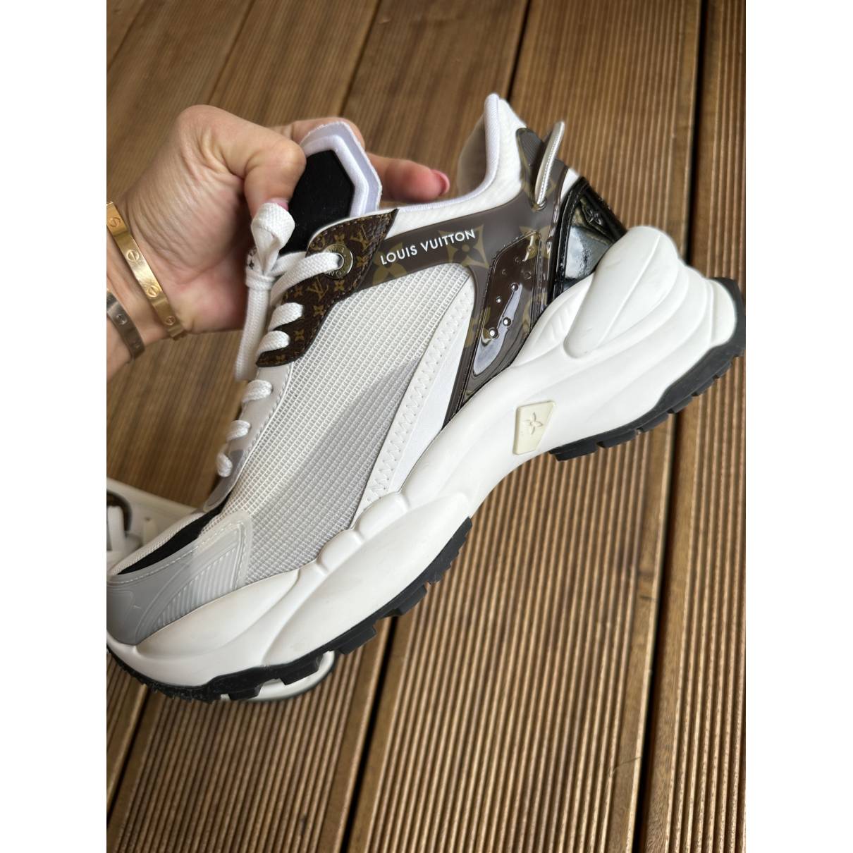 Louis Vuitton Run 55 Sneaker IVORY. Size 39.0
