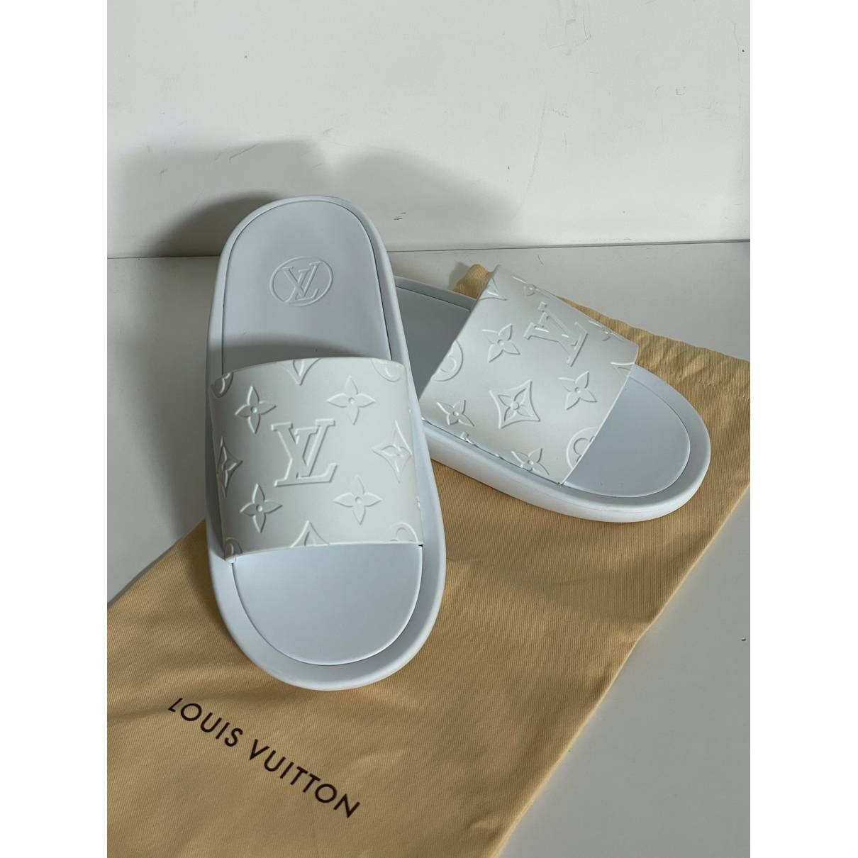 LOUIS VUITTON Monogram Sunbath Flat Mule Sandals 35 White 1234715