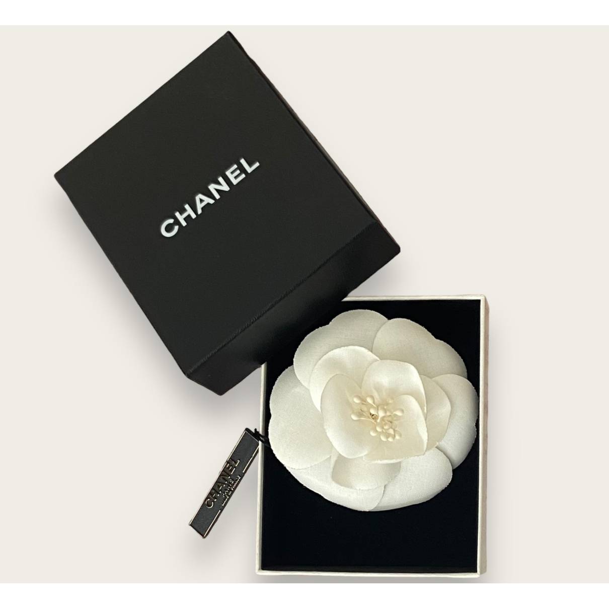 Camélia silk pin & brooche Chanel White in Silk - 32705010