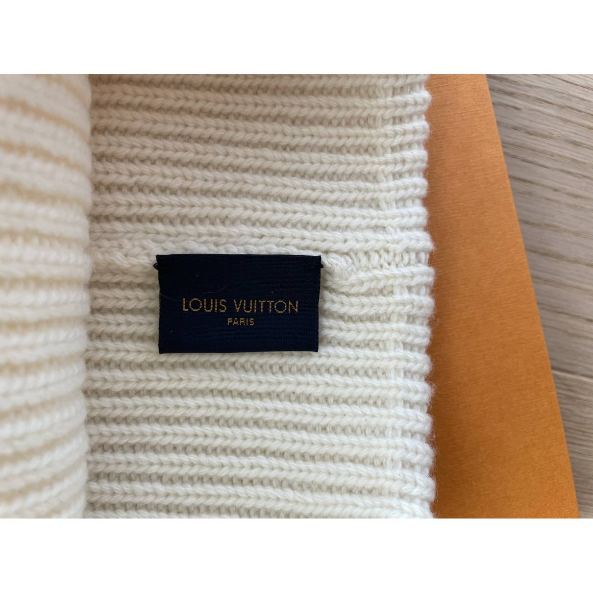 Wool beanie Louis Vuitton White size M International in Wool
