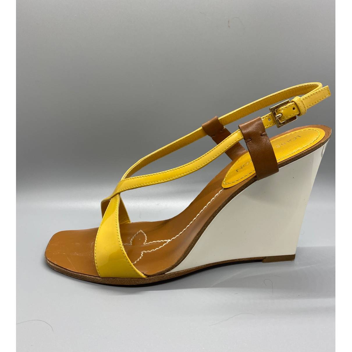 Leather sandals Louis Vuitton Yellow size 37 EU in Leather - 26188041