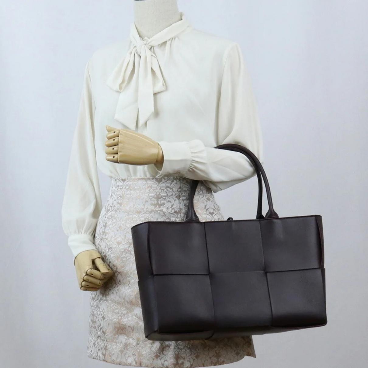 Buy Bottega Veneta Arco leather mini bag online