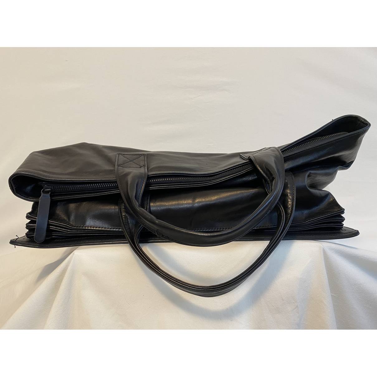 Leather handbag Yohji Yamamoto Black in Leather - 21069811