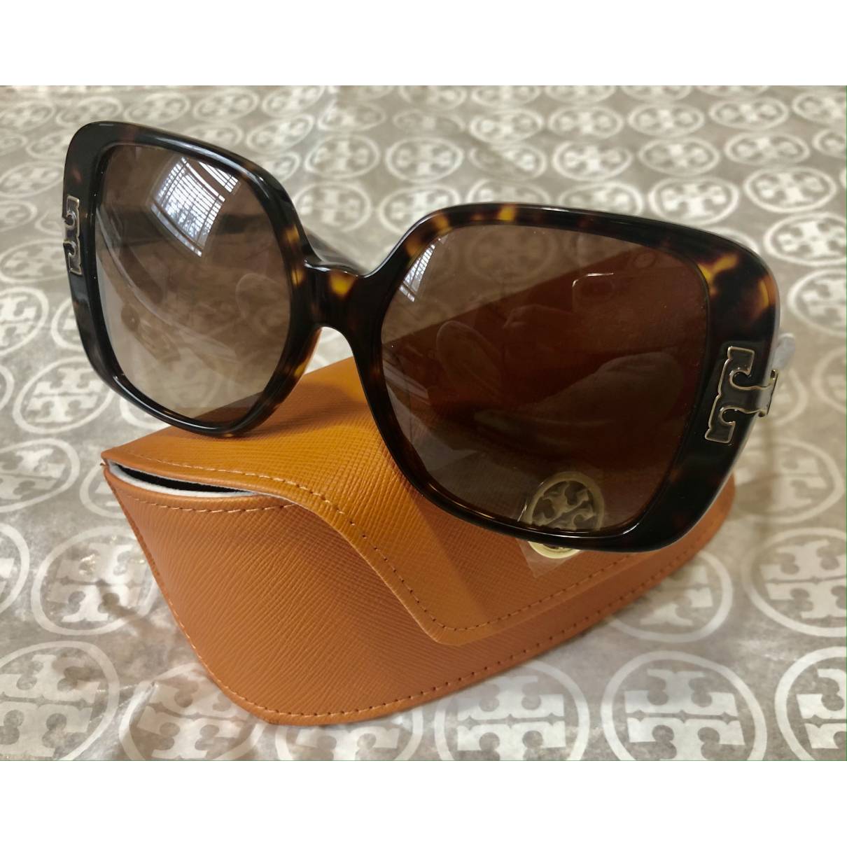Sunglasses Tory Burch Brown in Not specified - 25788675