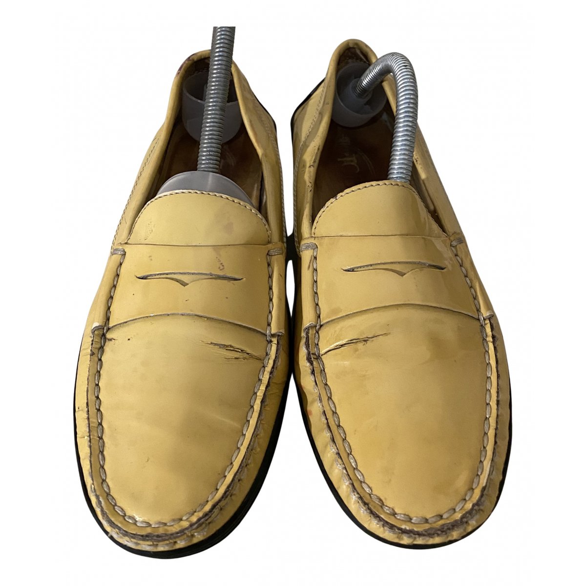 Gommino patent leather flats
