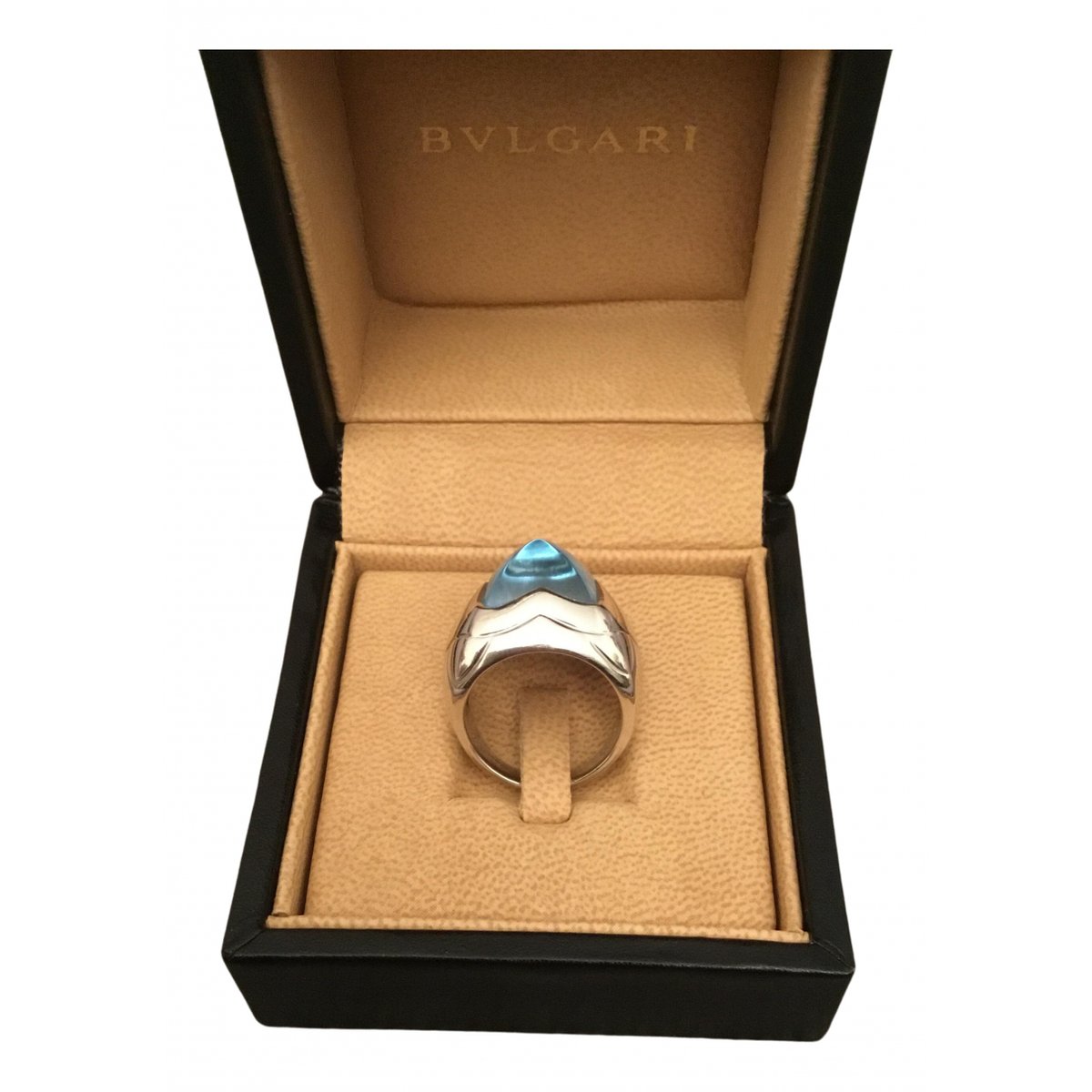 Pyramide white gold ring