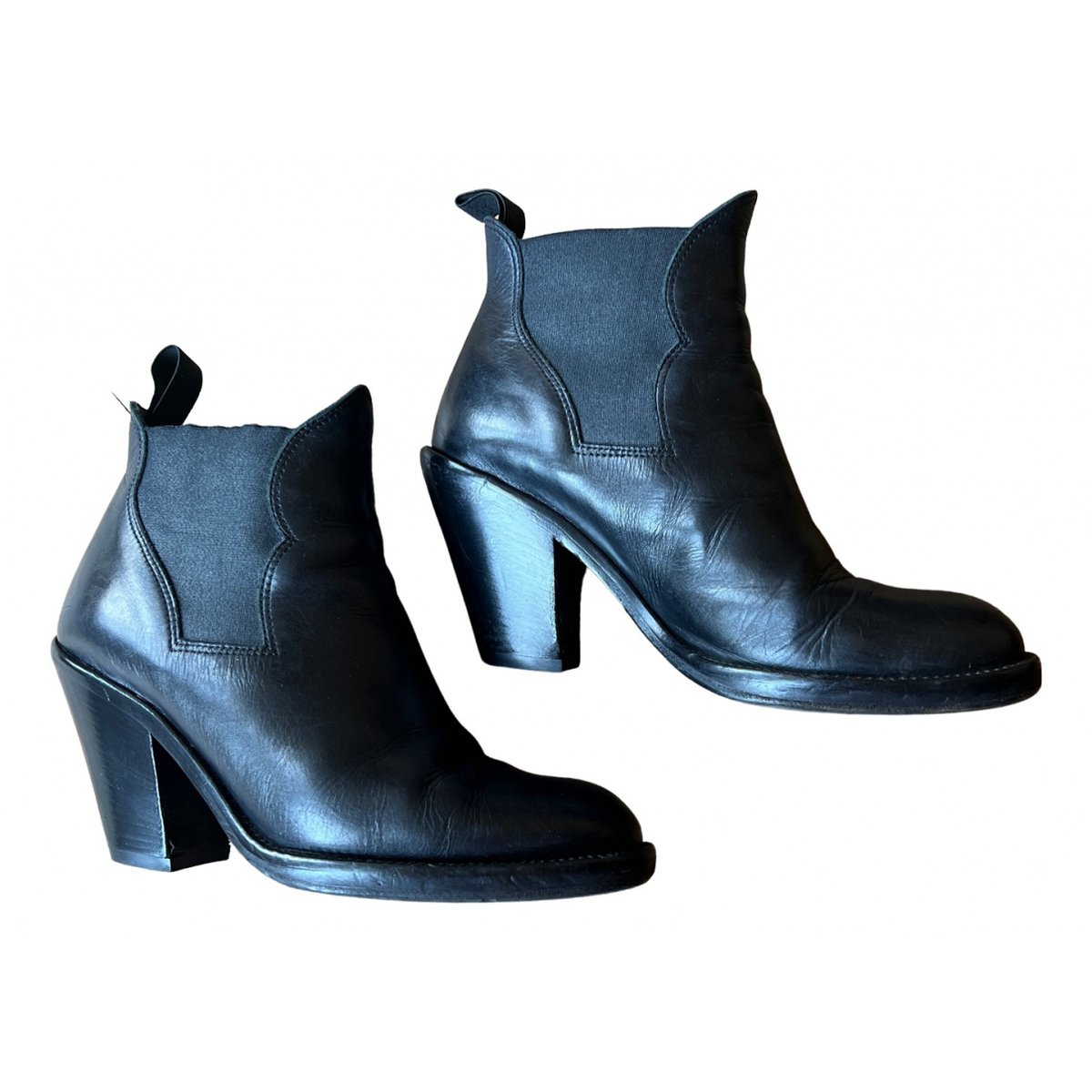 Star leather ankle boots