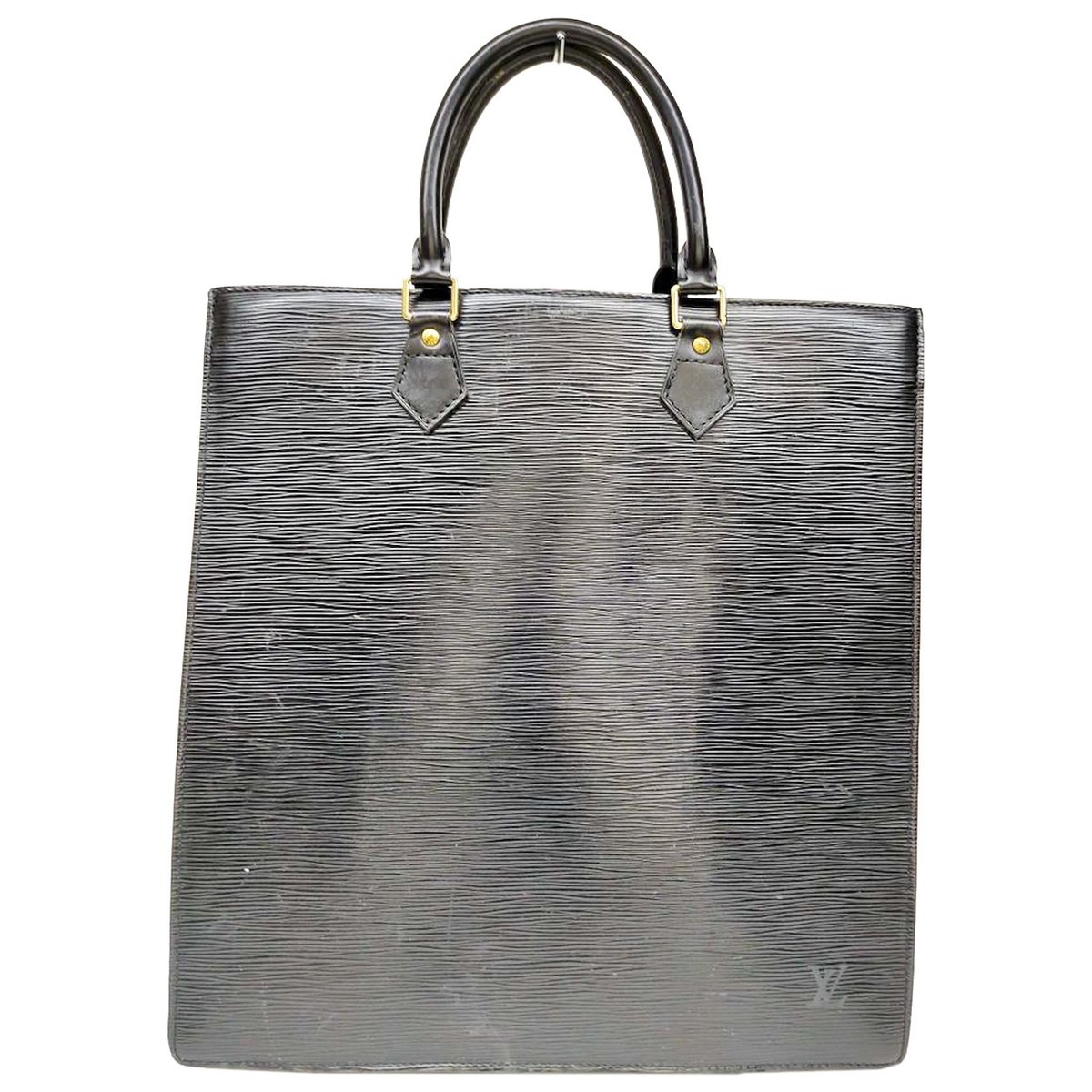 Plat patent leather tote