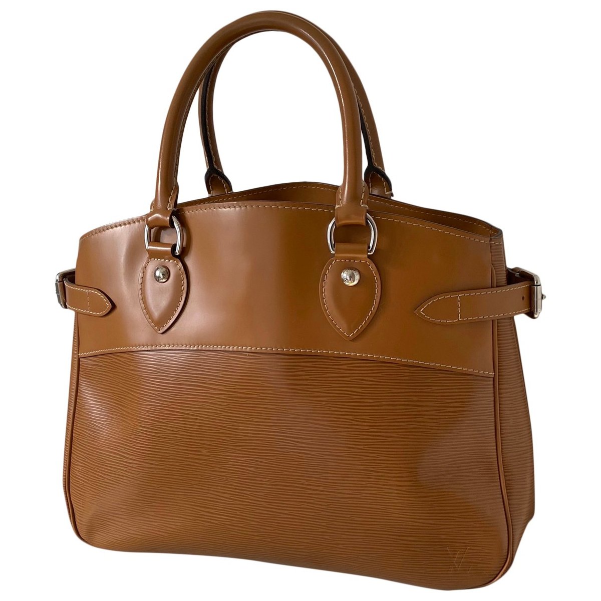 Passy leather handbag