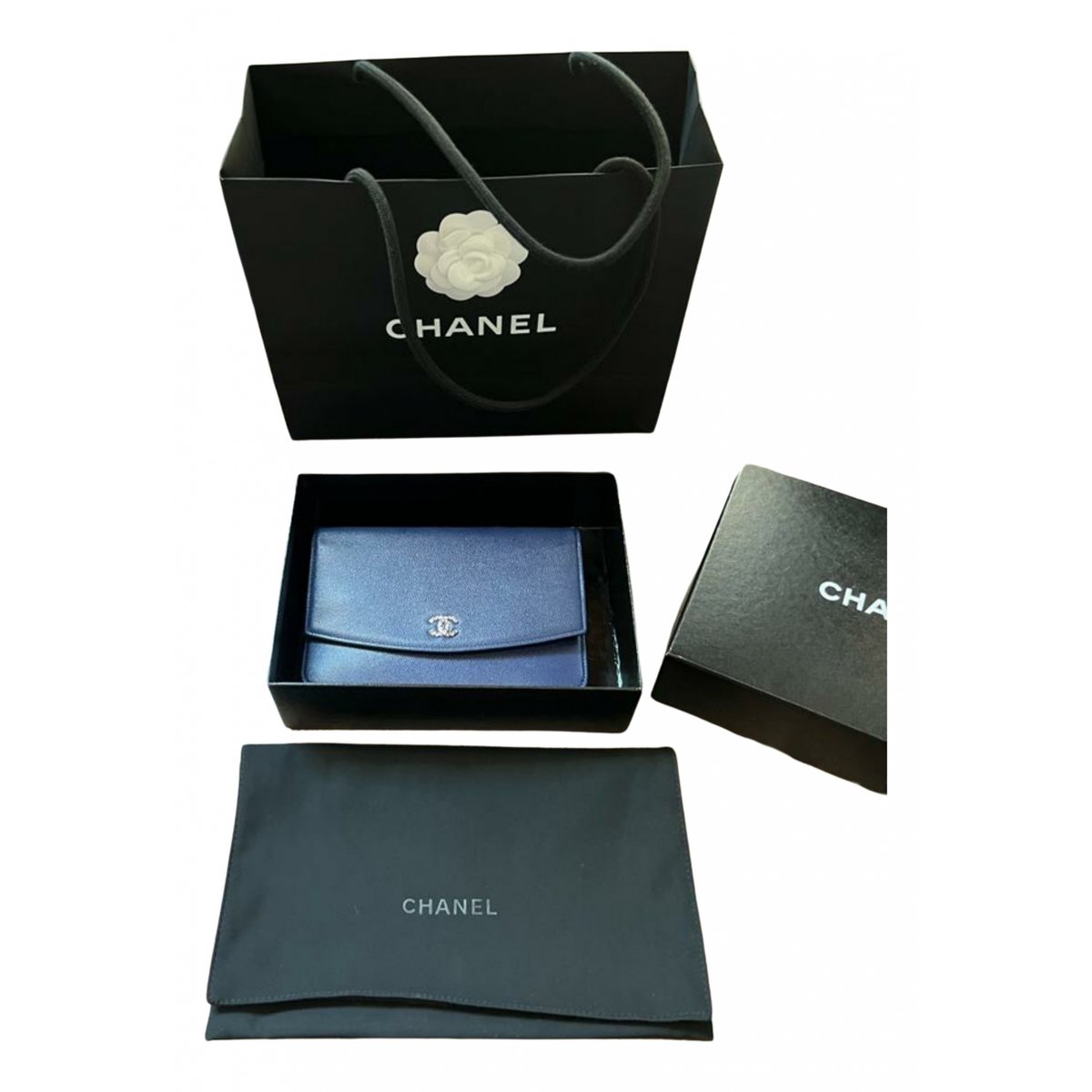 Wallet on Chain leather crossbody bag
