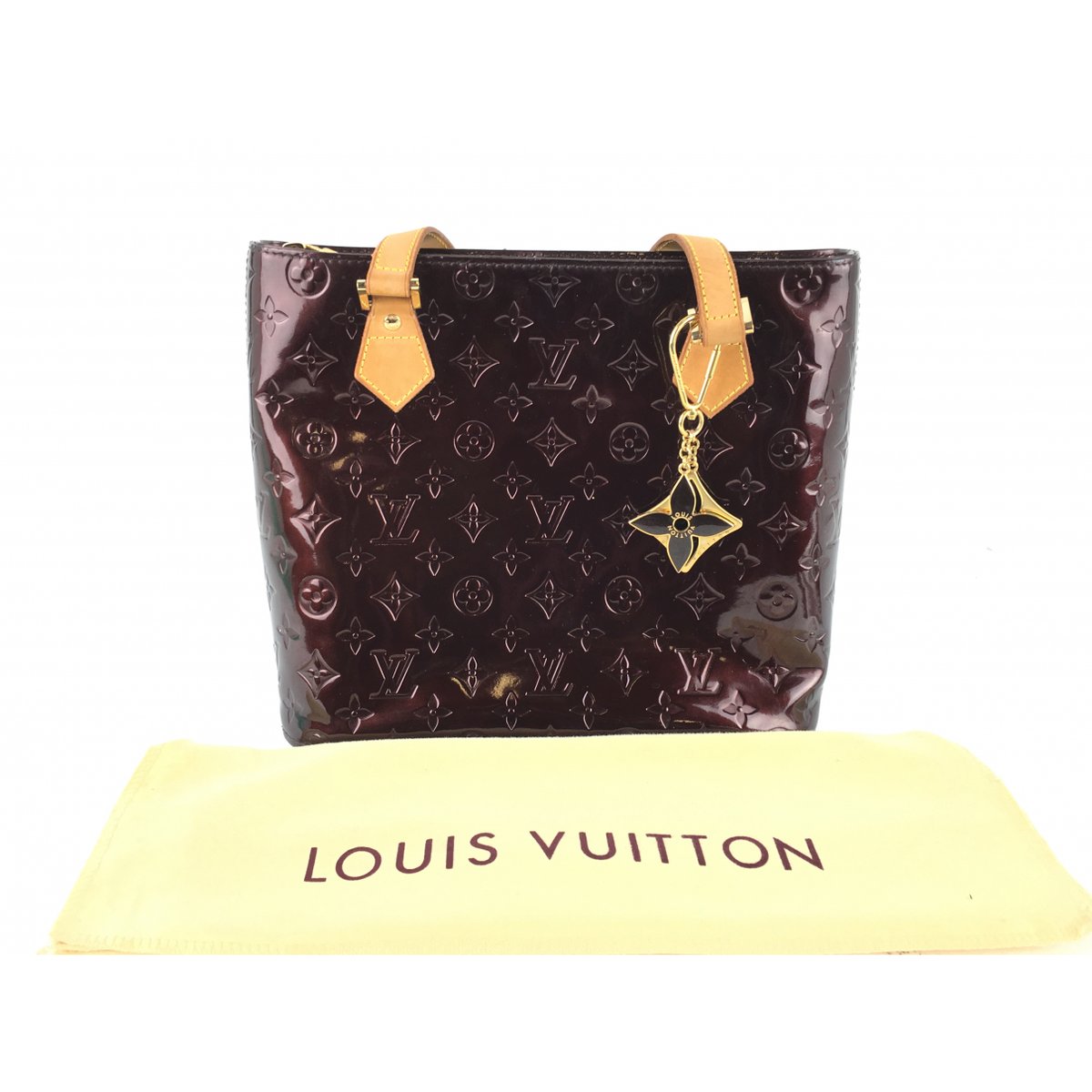 Pochette Voyage patent leather handbag