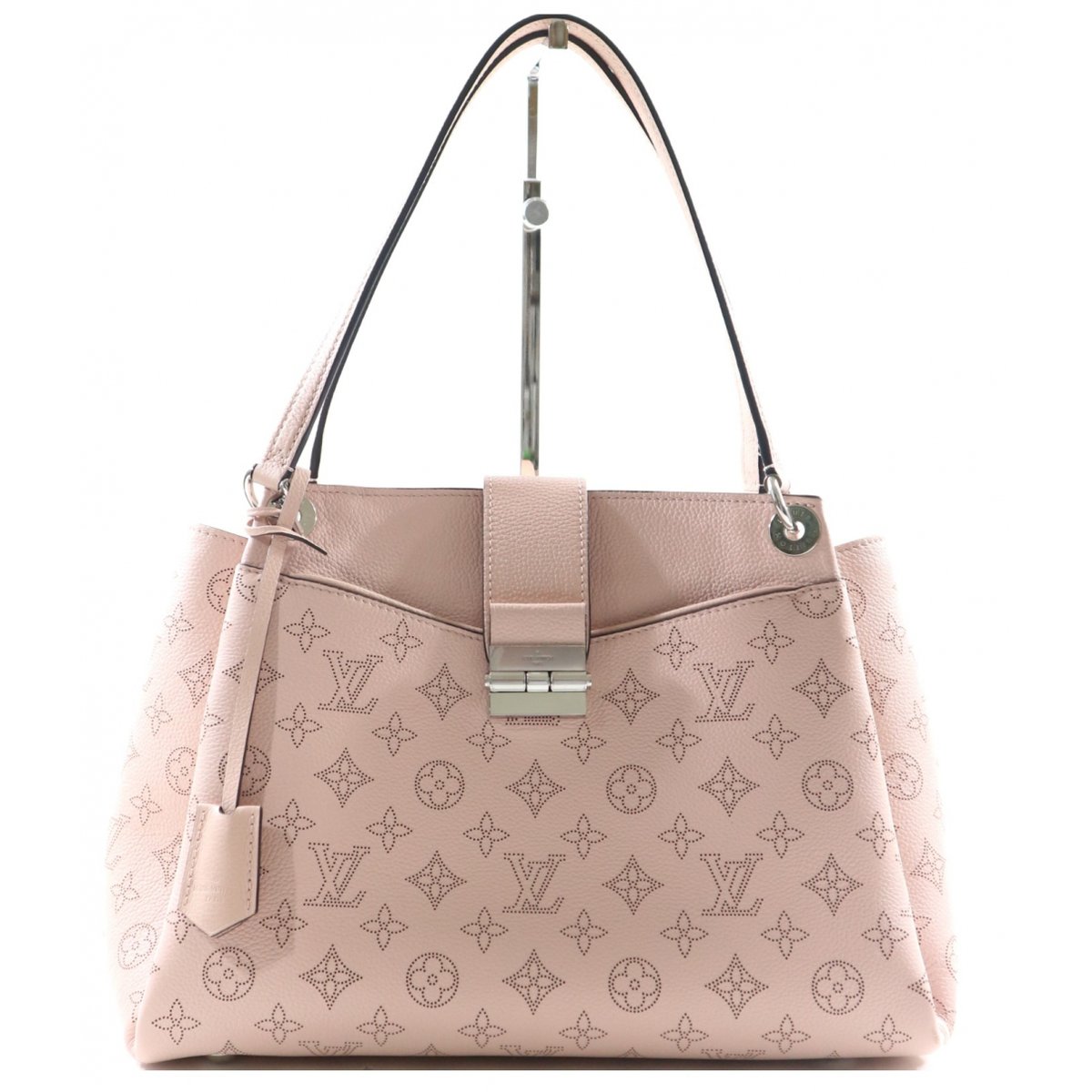 Graceful leather handbag