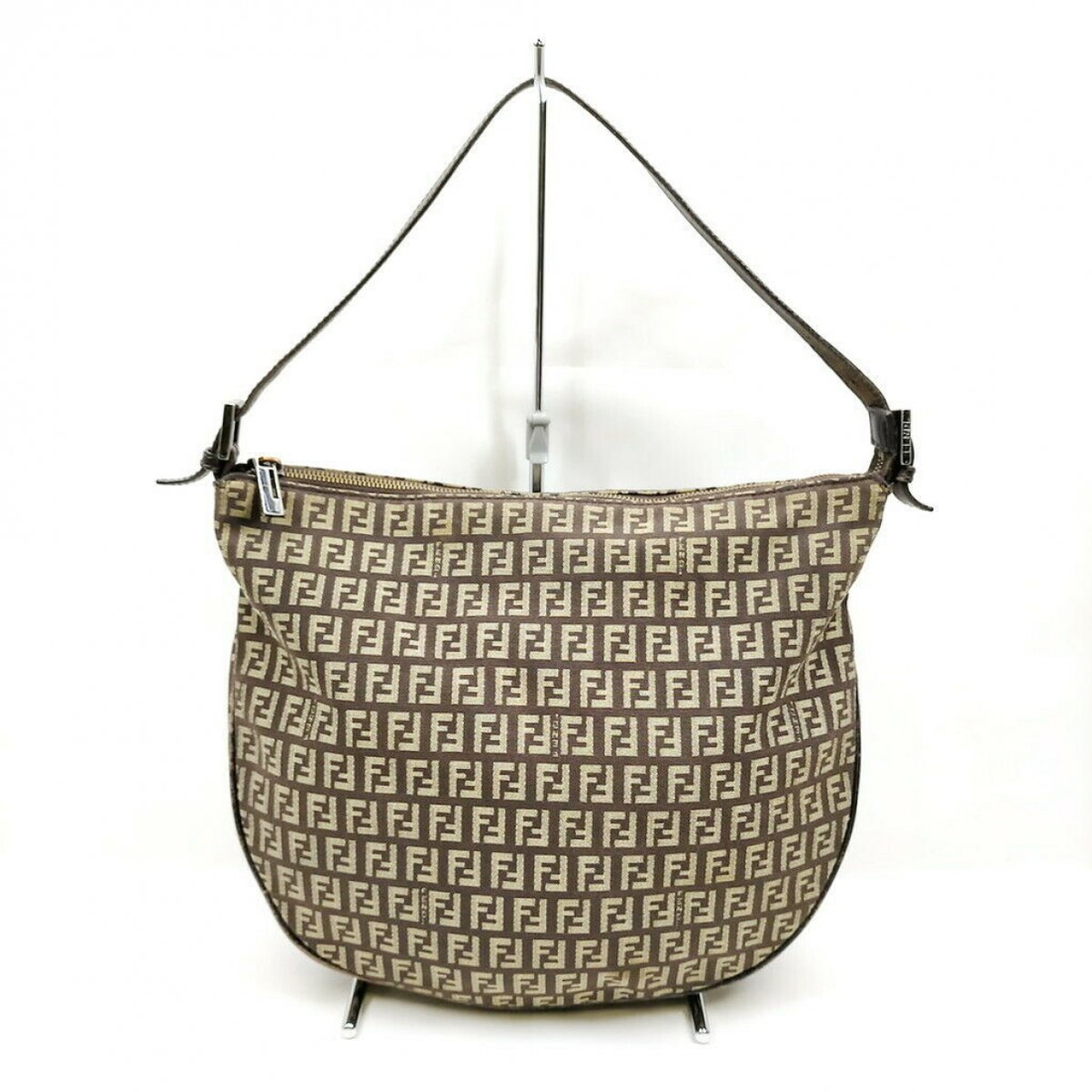 Oyster cloth handbag